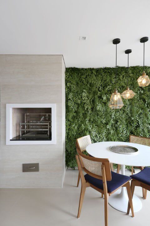 Comedor con jard&iacute;n vertical